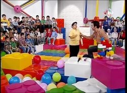 عمو پورنگ و امیر محمد مسابقه نقاشی